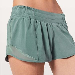 NWT Lululemon Hotty Hot Short II *2.5" size 6